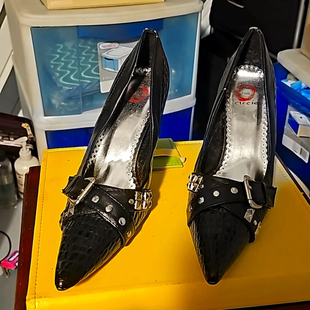 New Red Circle Heels, Sz 8.5, Black, Buckle Design w/Silver Round & Square Studs - Picture 7 of 12